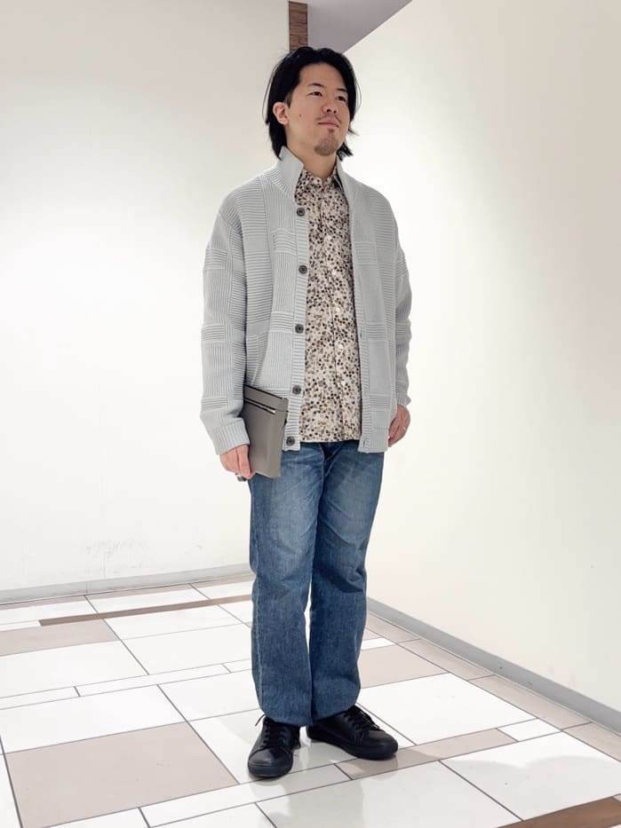 及川さんの「TAKEO KIKUCHI｜畦編みチェック ニットカーディガン」を使ったコーディネート