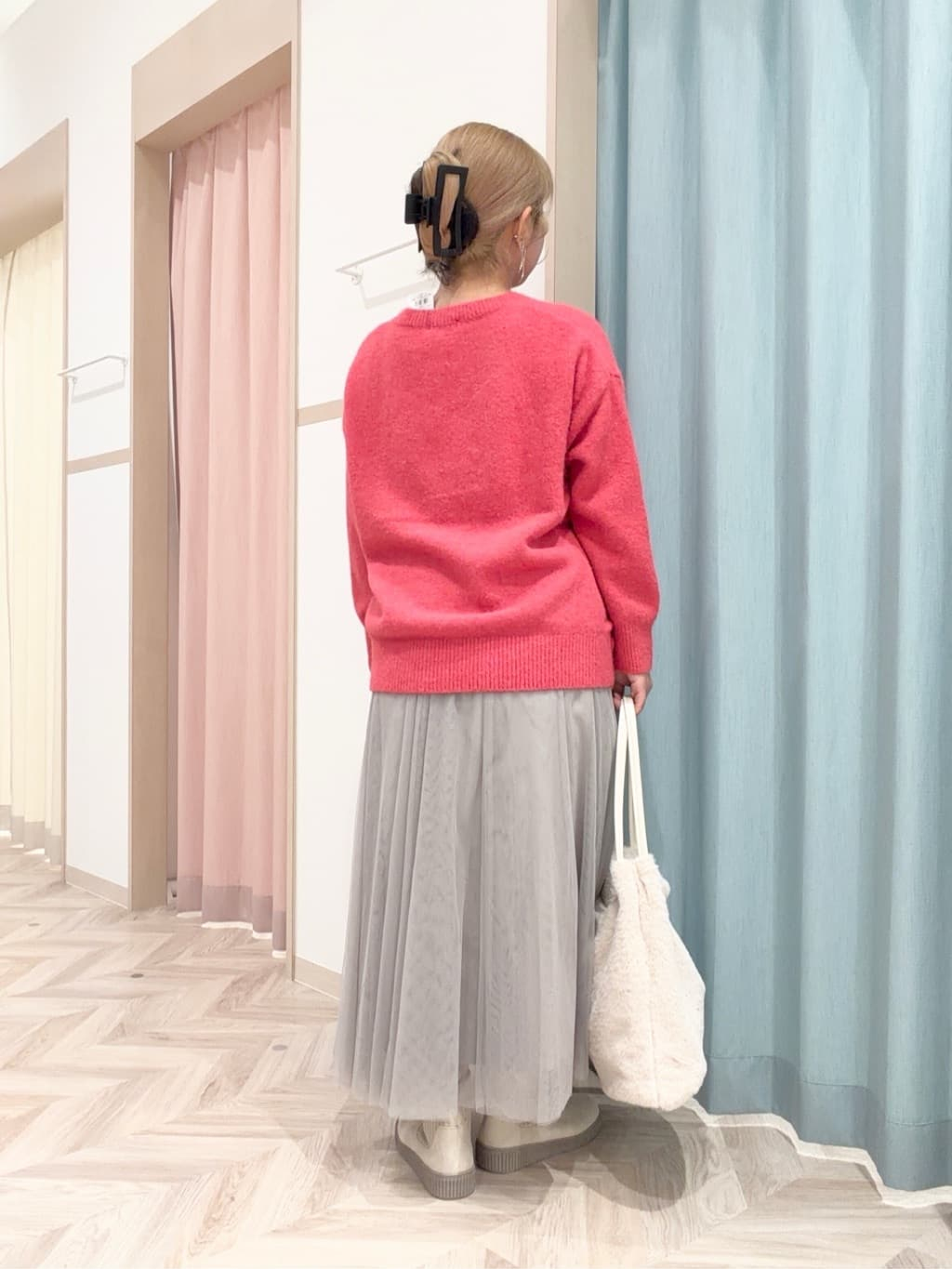 まちゃんなちゃんさんの「SHOO･LA･RUE｜つまみハンドルフェイクファートートバッグ」を使ったコーディネート