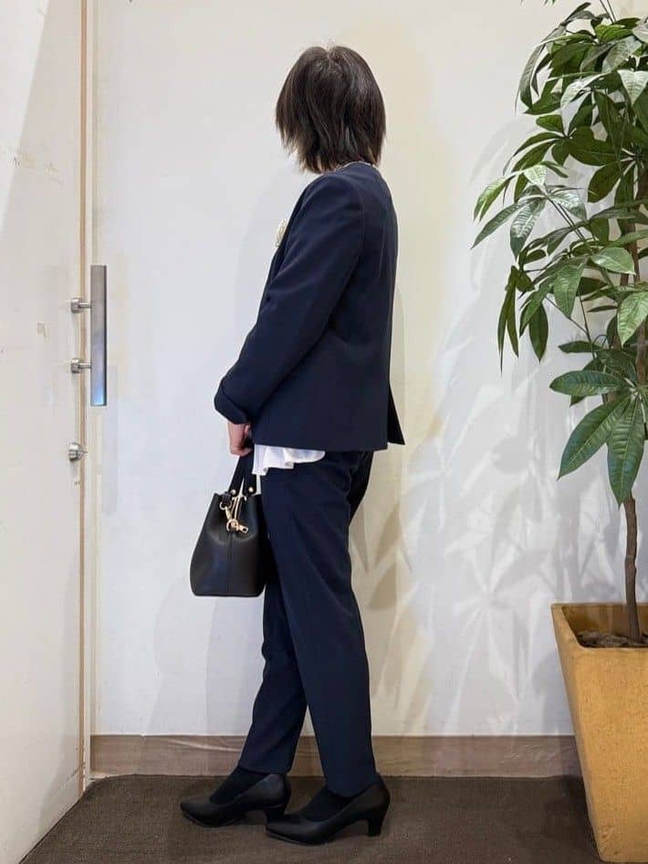 misakiさんの「SHOO･LA･RUE｜【洗濯機可/セットアップ可/S-3L】きちんと楽に。カットジョーゼット テーパードパンツ」を使ったコーディネート