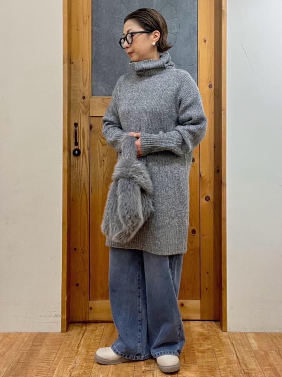 ゆみさんの「SHOO･LA･RUE｜【洗濯機可/S-LL/体型カバー】女性らしい美シルエット チュニックニットワンピース」を使ったコーディネート