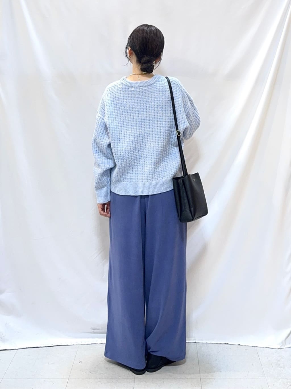 𝐇𝐢𝐫𝐨𝐦𝐢さんの「SHOO･LA･RUE｜【着丈選べる/きっと虜になる】あったかもちもち ワイドパンツ」を使ったコーディネート