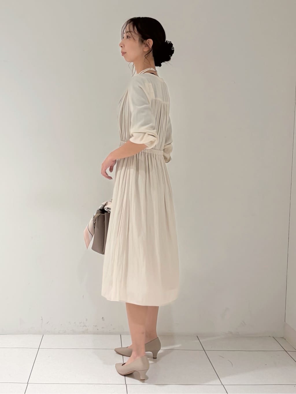 shioriさんの「INDIVI｜【洗える】ギャザーフレアワンピース」を使ったコーディネート