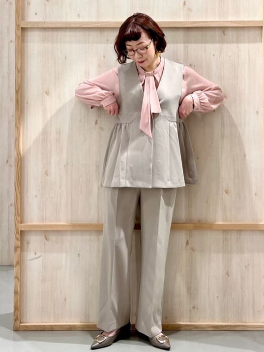 nakoさんの「THE SHOP TK｜【通勤・きちんと見えに】ダブルクロス ペプラムジレ/セットアップ可」を使ったコーディネート