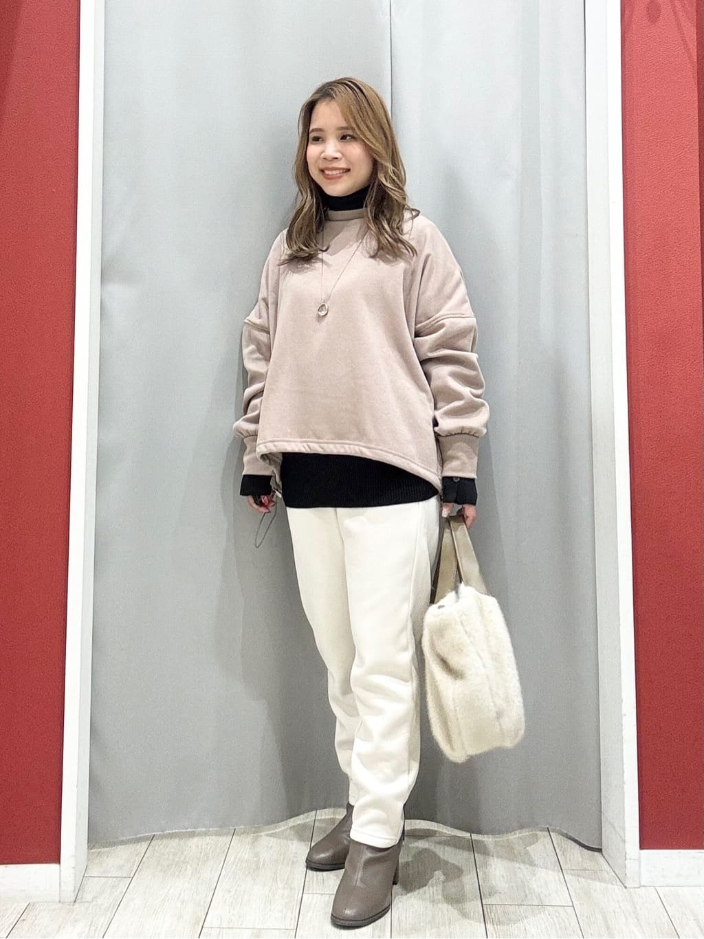 shioさんの「SHOO･LA･RUE｜【洗濯機可/撥水】フェイクファーフード ロングダウン」を使ったコーディネート