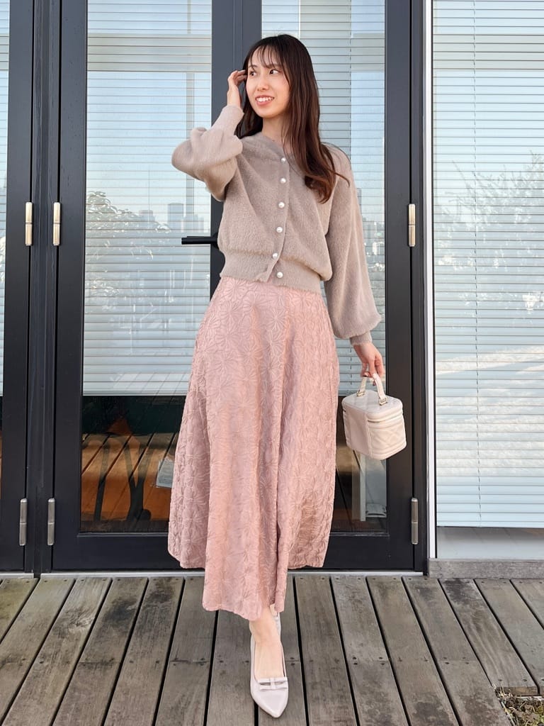 はばさんの「Couture brooch｜【前後2WAY】Springフェザーカーデトップス」を使ったコーディネート