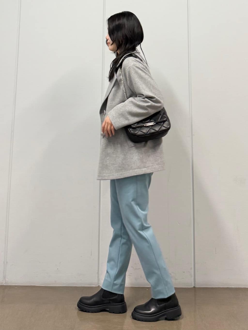 mizukiさんの「INDIVI｜【軽やか／ゆったり】ウール混ショートトレンチコート」を使ったコーディネート