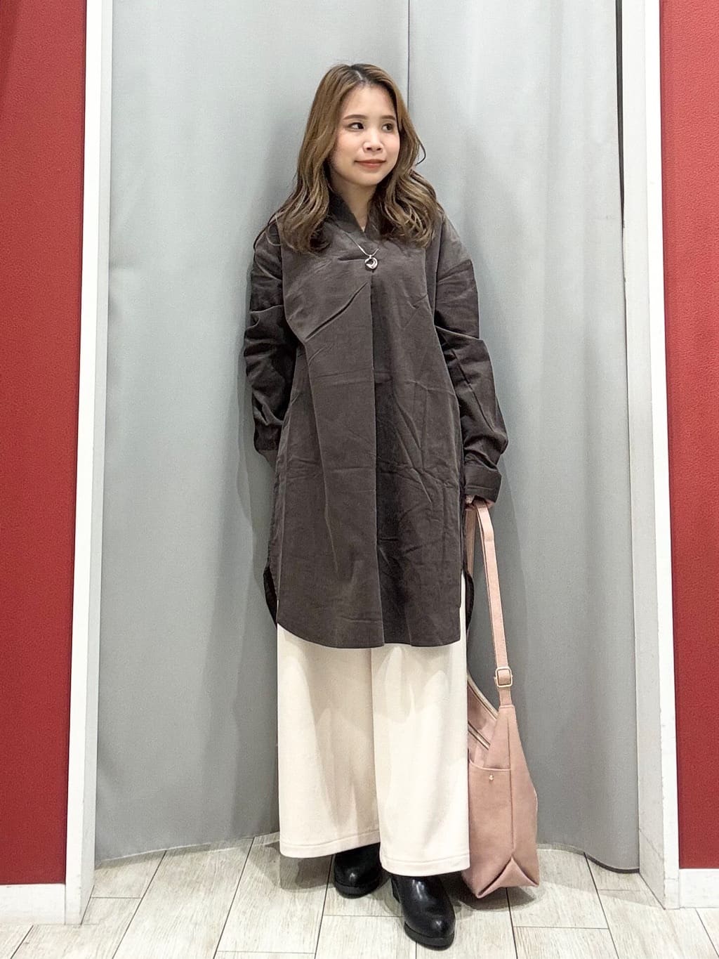 shioさんの「SHOO･LA･RUE｜【洗濯機可/S-LL】すっきり見えにこだわった コーデュロイチュニックワンピース」を使ったコーディネート