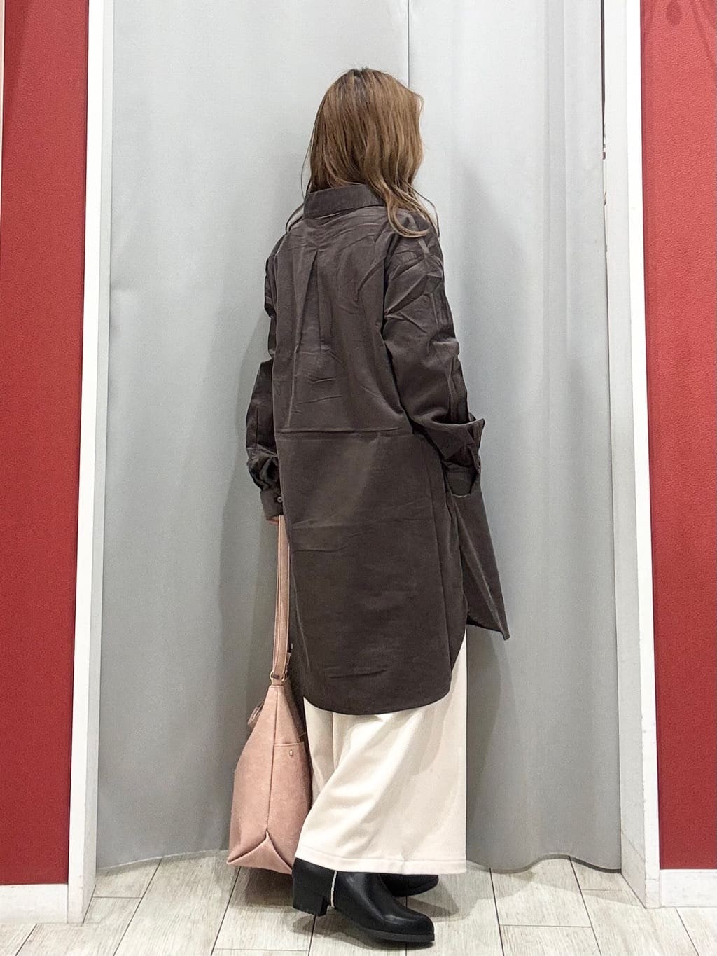 shioさんの「SHOO･LA･RUE｜【洗濯機可/S-LL】すっきり見えにこだわった コーデュロイチュニックワンピース」を使ったコーディネート