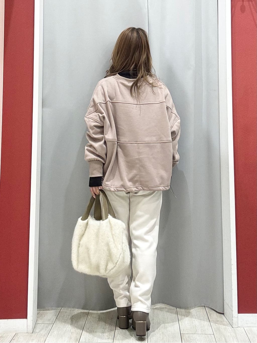 shioさんの「SHOO･LA･RUE｜【洗濯機可/撥水】フェイクファーフード ロングダウン」を使ったコーディネート