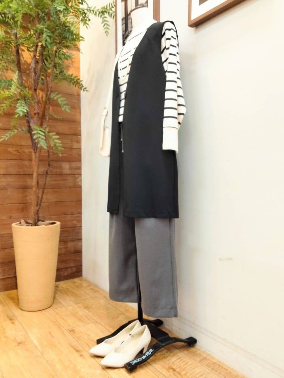 うっちーさんの「SHOO･LA･RUE｜【洗濯機可/セットアップ可/S-3L】きちんと楽に。カットジョーゼット ロングジレ」を使ったコーディネート