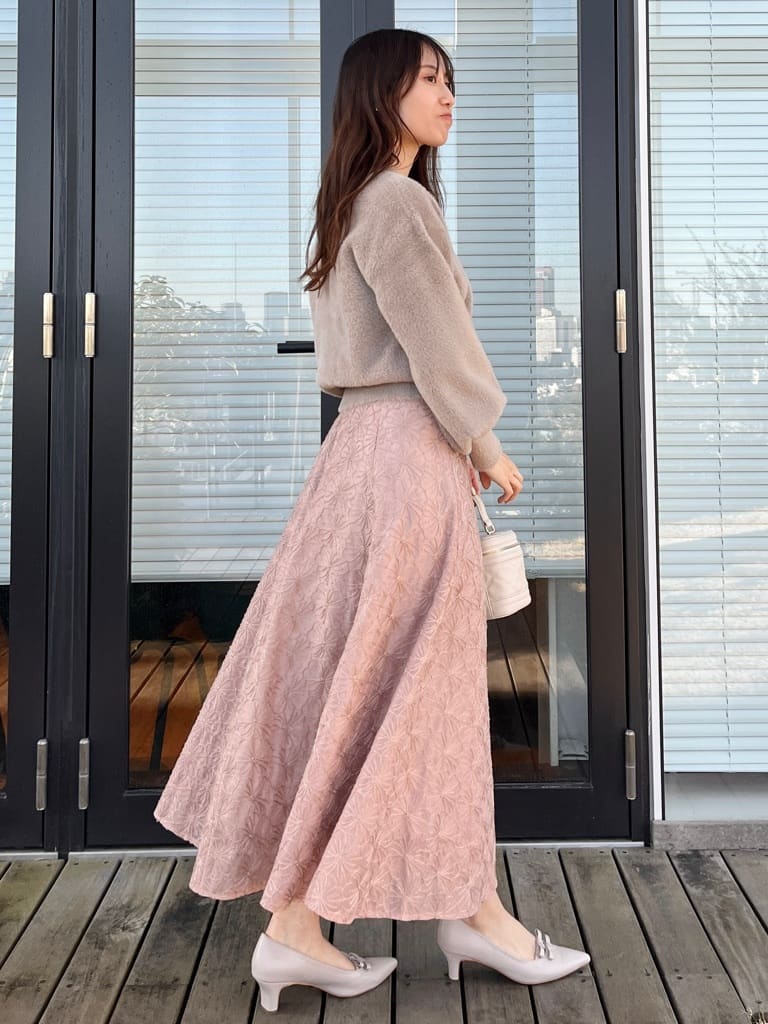 はばさんの「Couture brooch｜【前後2WAY】Springフェザーカーデトップス」を使ったコーディネート