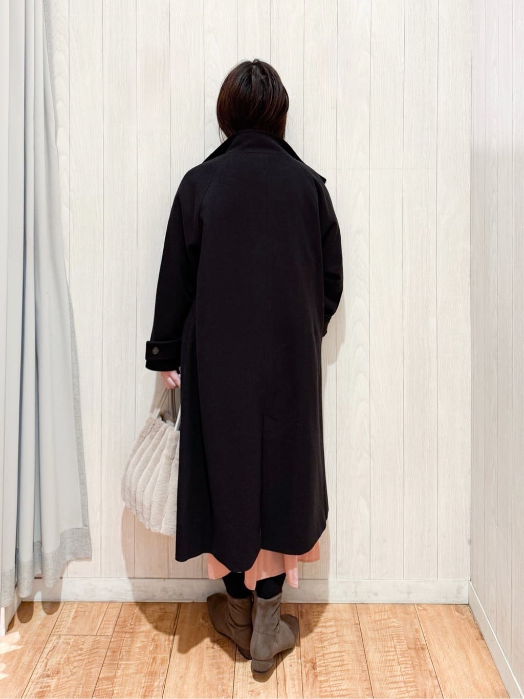 愛さんの「SHOO･LA･RUE｜【洗濯機可】お気に入りカラーを身にまとって　ふんわりゆるニット」を使ったコーディネート