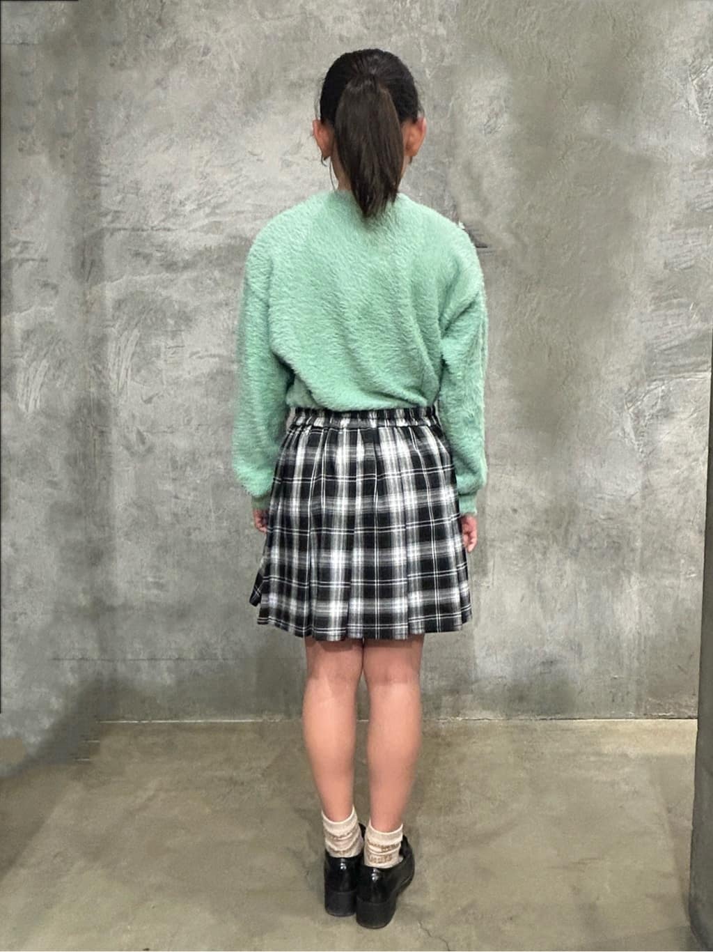 naokoさんの「THE SHOP TK｜【130・150】フェザークルーネックニット」を使ったコーディネート