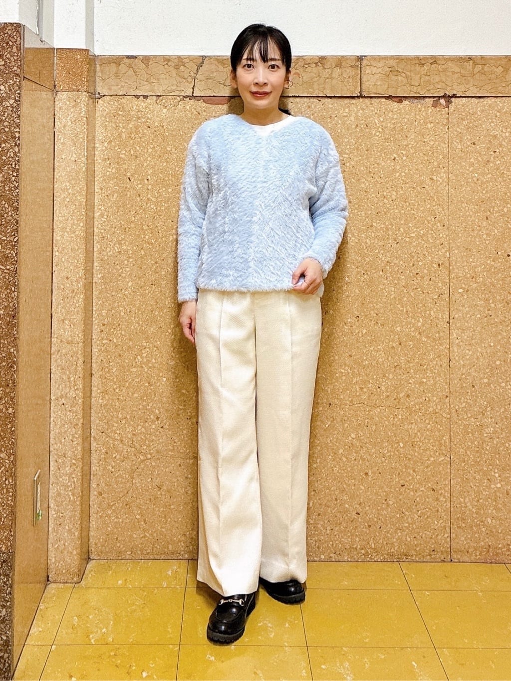 hattoriさんの「INDIVI｜【褒められパンツ/ウール調素材】ラメ混ワイドパンツ」を使ったコーディネート