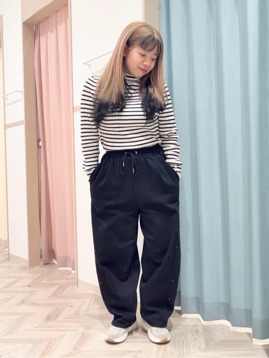 まちゃんなちゃんさんの「SHOO･LA･RUE｜【撥水/洗える】ショートフーディーダウン」を使ったコーディネート