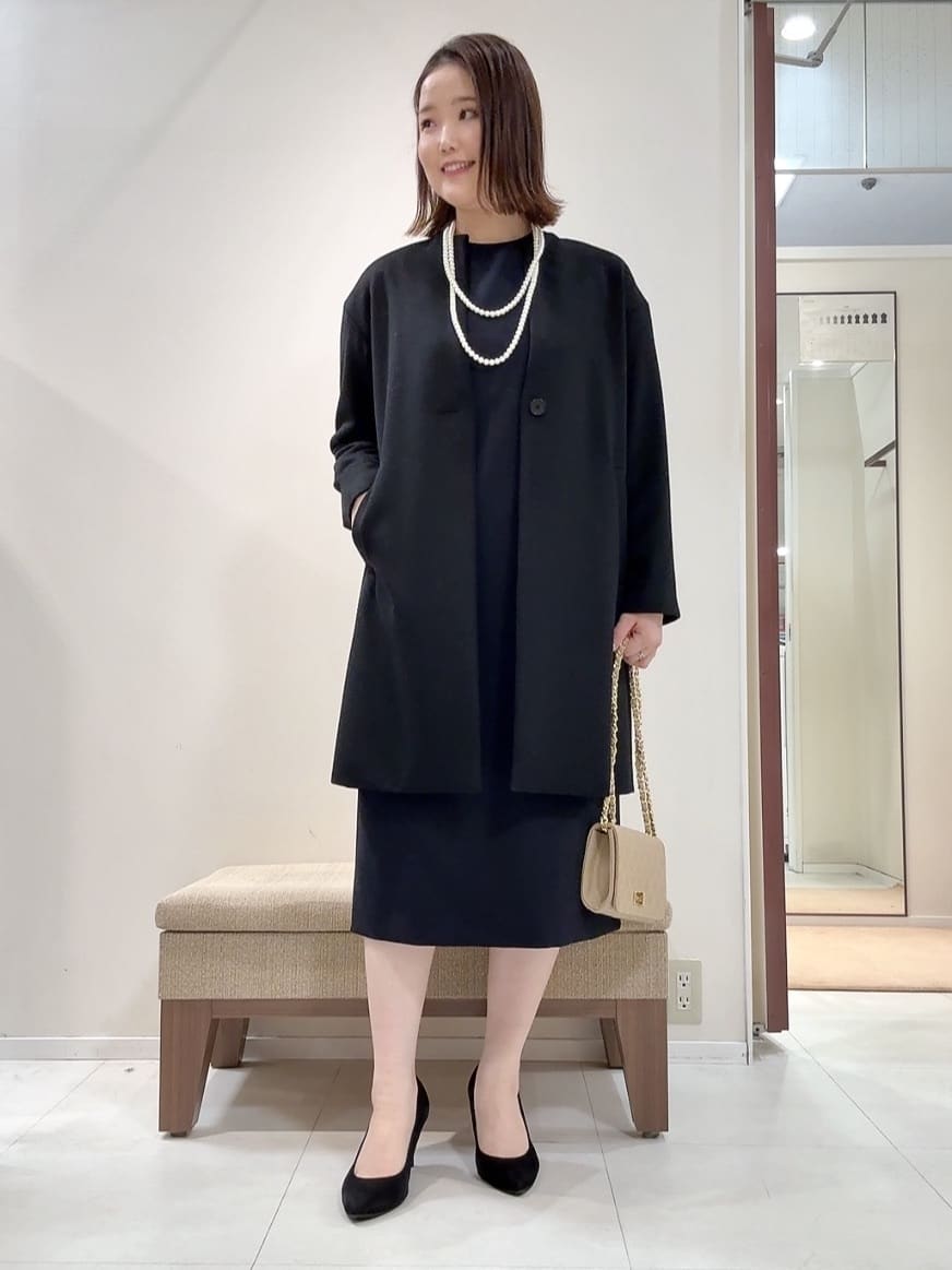 YUIさんの「UNTITLED｜◆【お呼ばれドレス/洗える】カットジャカードスリーブ ワンピース」を使ったコーディネート