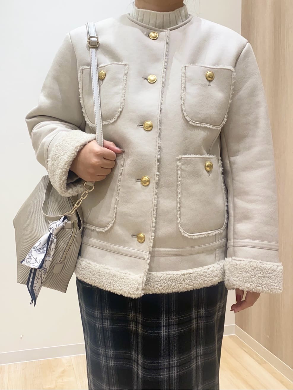 HANAさんの「grove｜フェイクムートンボアジャケット」を使ったコーディネート
