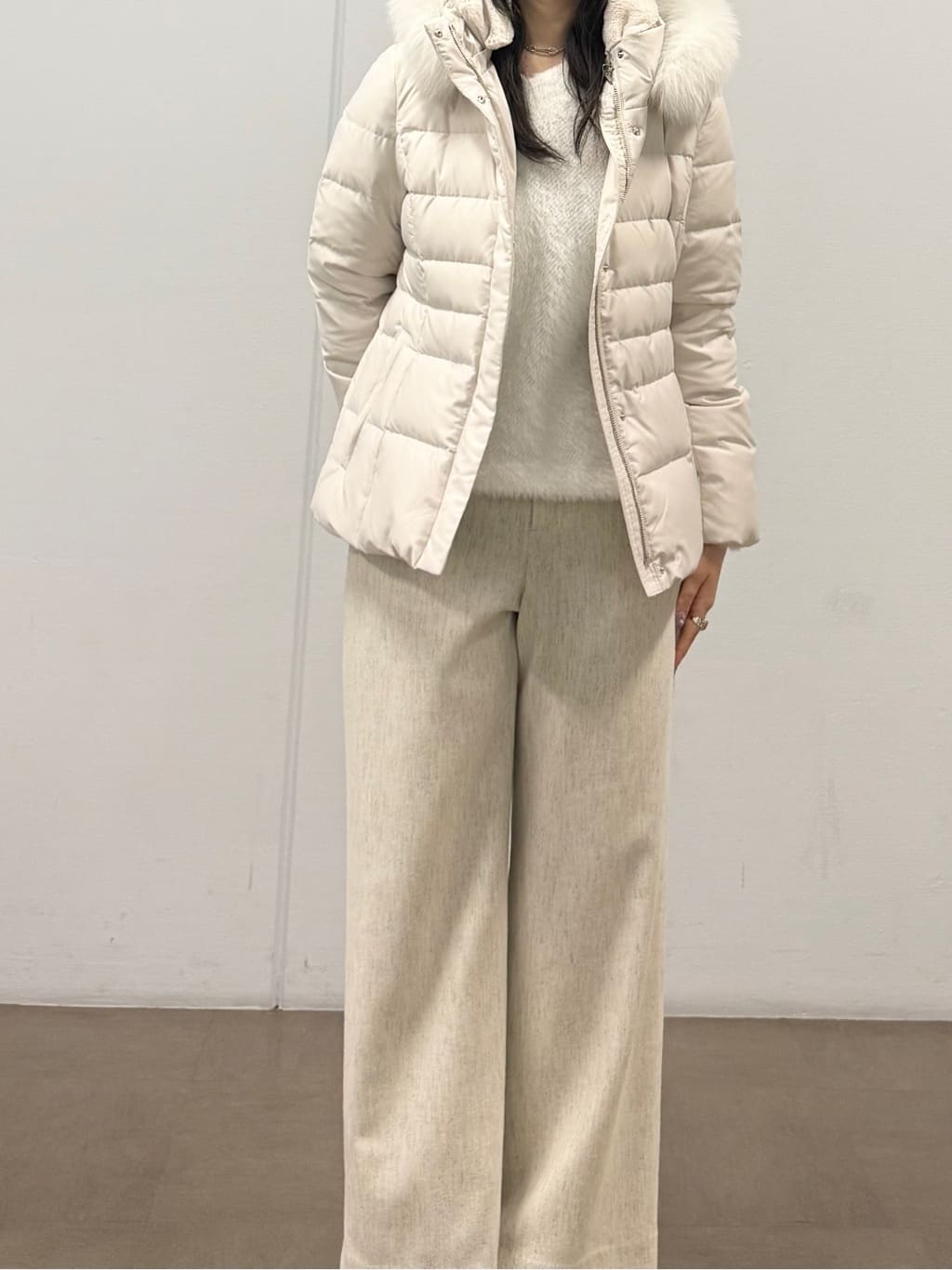 mizukiさんの「INDIVI｜【名品／撥水／抗菌防臭】ショート丈リサイクルダウンコート」を使ったコーディネート