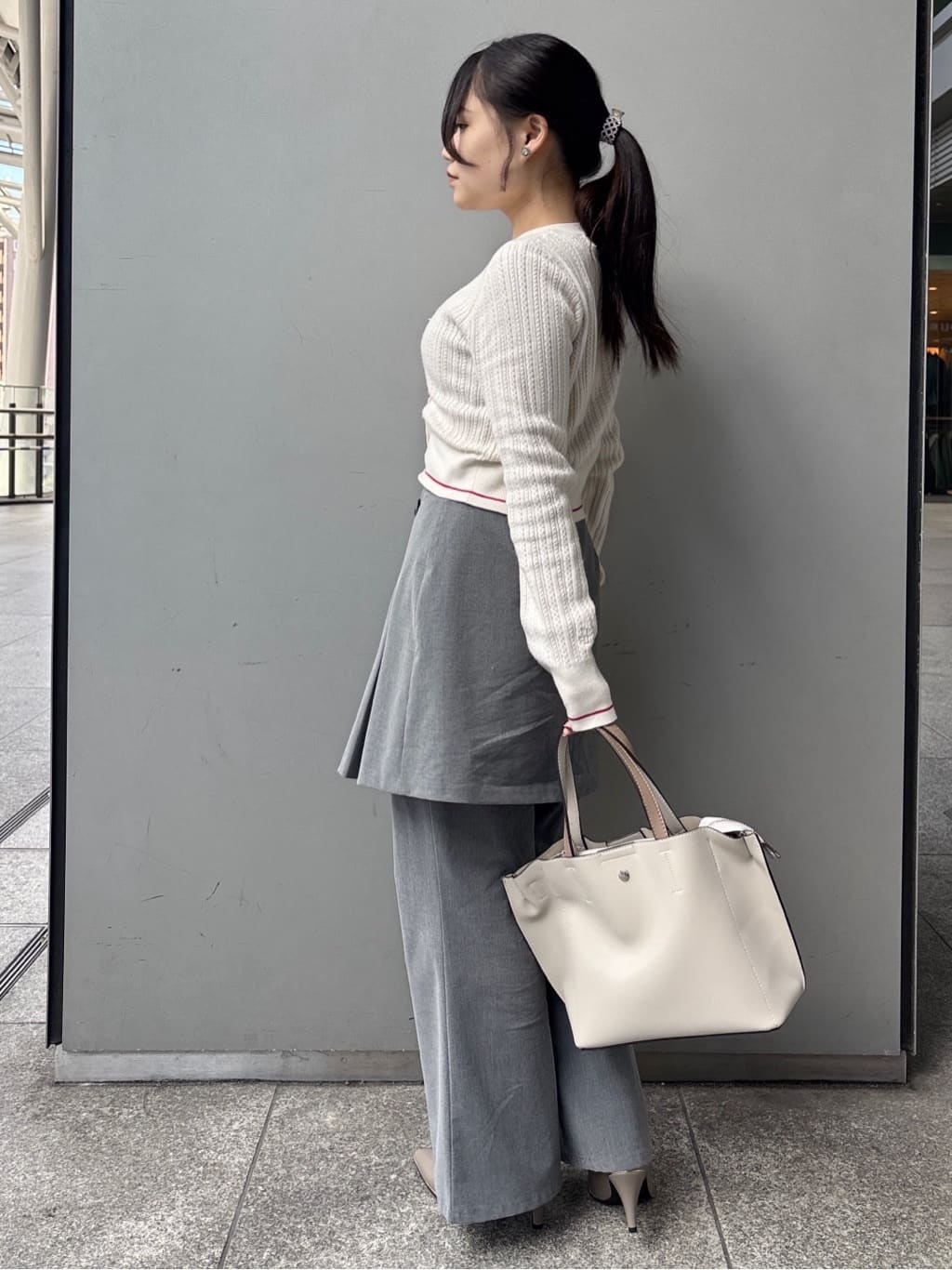 まっきーさんの「ESPERANZA｜【12時間パンプス】約7.5㎝　歩きやすくて疲れにくい」を使ったコーディネート