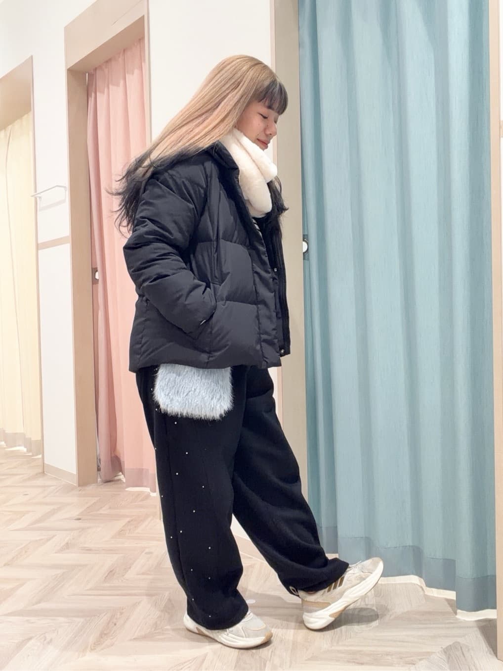 まちゃんなちゃんさんの「SHOO･LA･RUE｜【撥水/洗える】ショートフーディーダウン」を使ったコーディネート