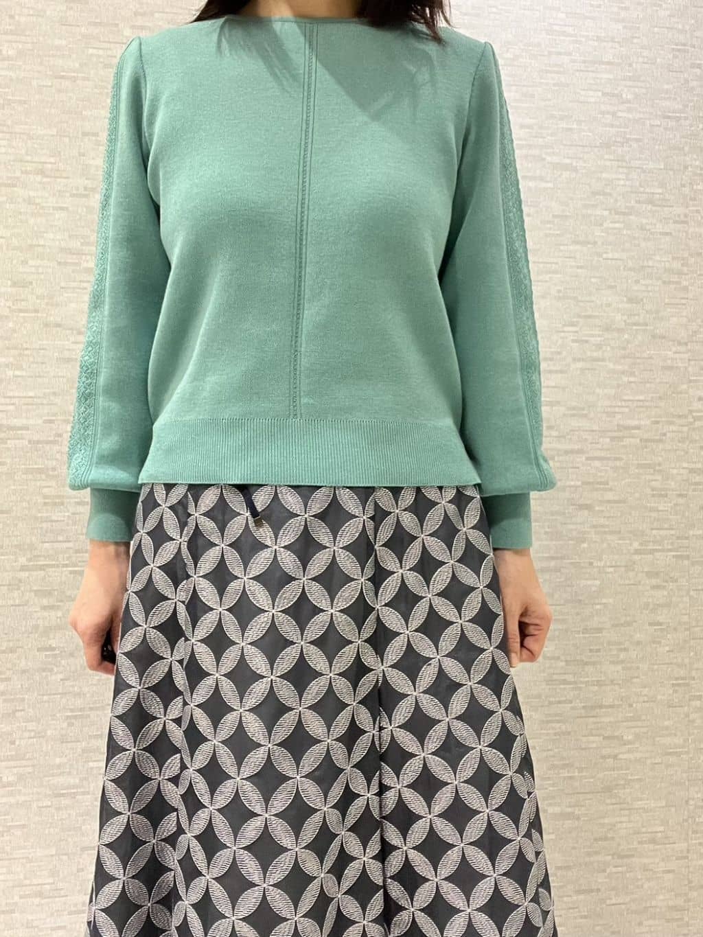 marikoさんの「Reflect｜【選べる8色／スカートにもパンツにも◎】ウール混ボートネックニット」を使ったコーディネート