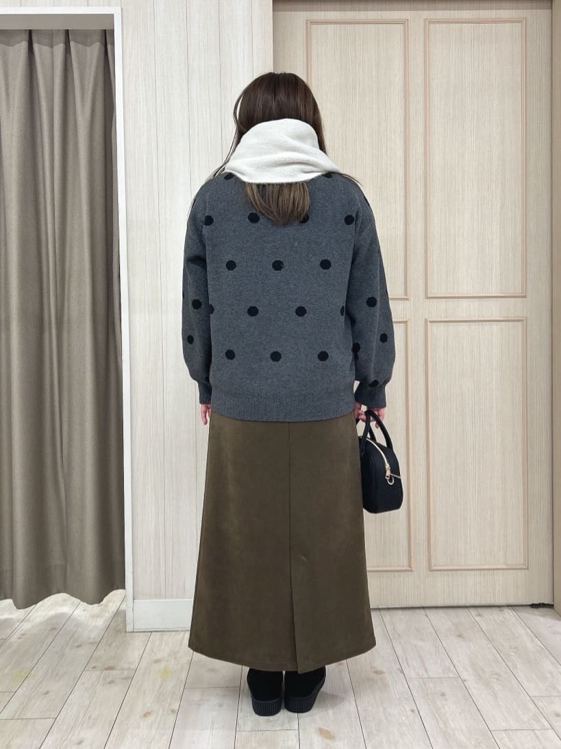 akiさんの「SHOO･LA･RUE｜【S-LL/洗濯機可】体型カバーができる 大人のドット柄ニット」を使ったコーディネート