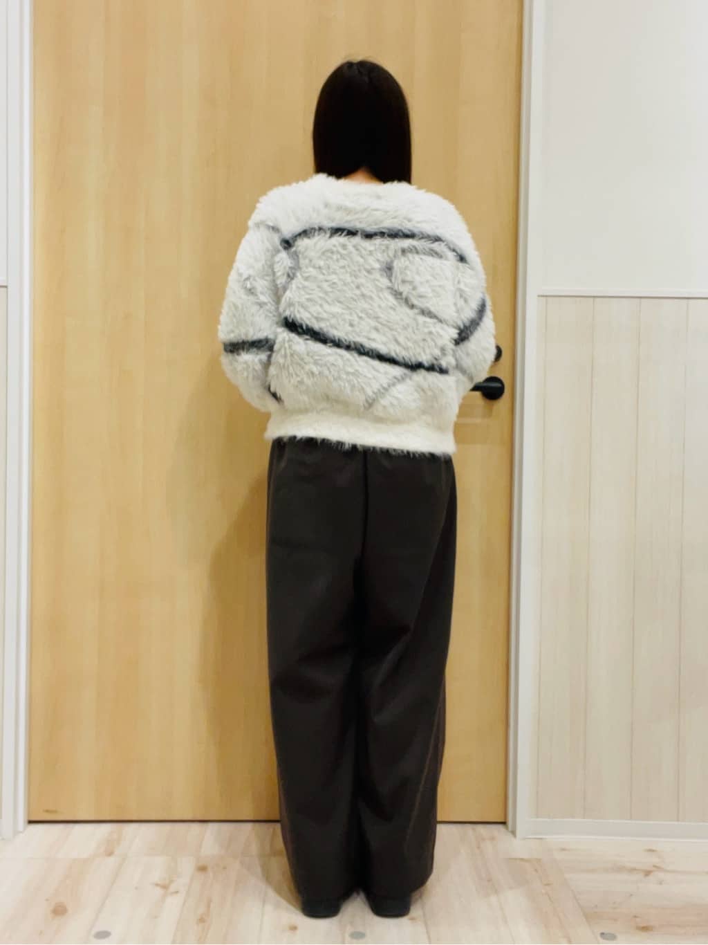 minamiさんの「SHOO･LA･RUE｜【洗濯機可/S-LL】 フラップイージーワイドパンツ」を使ったコーディネート