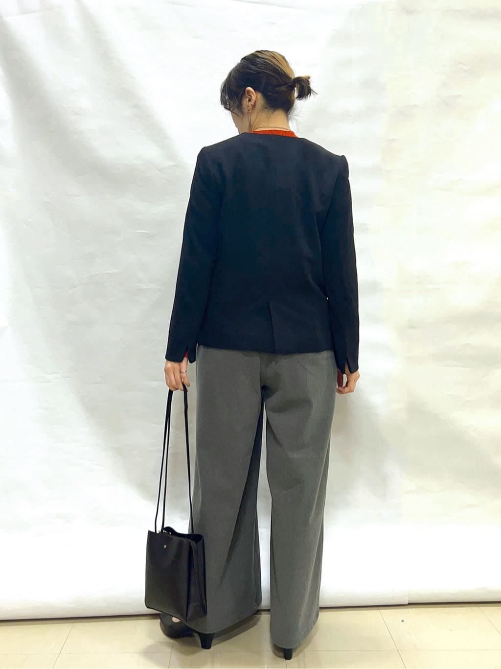 まっつんさんの「SHOO･LA･RUE｜【洗濯機可/セットアップ可/S-3L】きちんと楽に。カットジョーゼットノーカラージャケット」を使ったコーディネート