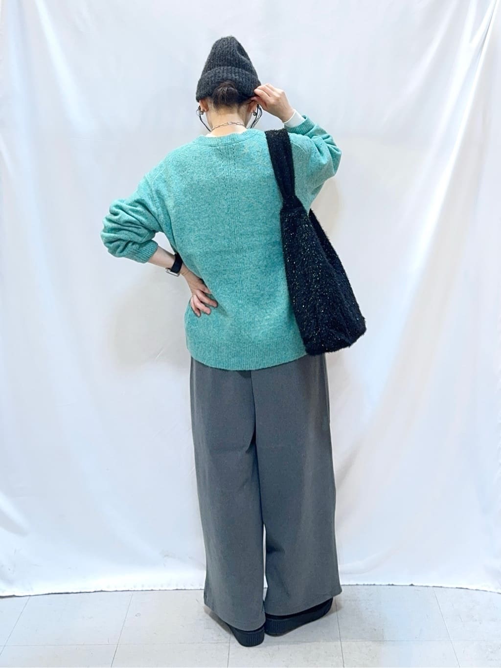 𝐇𝐢𝐫𝐨𝐦𝐢さんの「SHOO･LA･RUE｜【洗濯機可】お気に入りカラーを身にまとって　ふんわりゆるニット」を使ったコーディネート