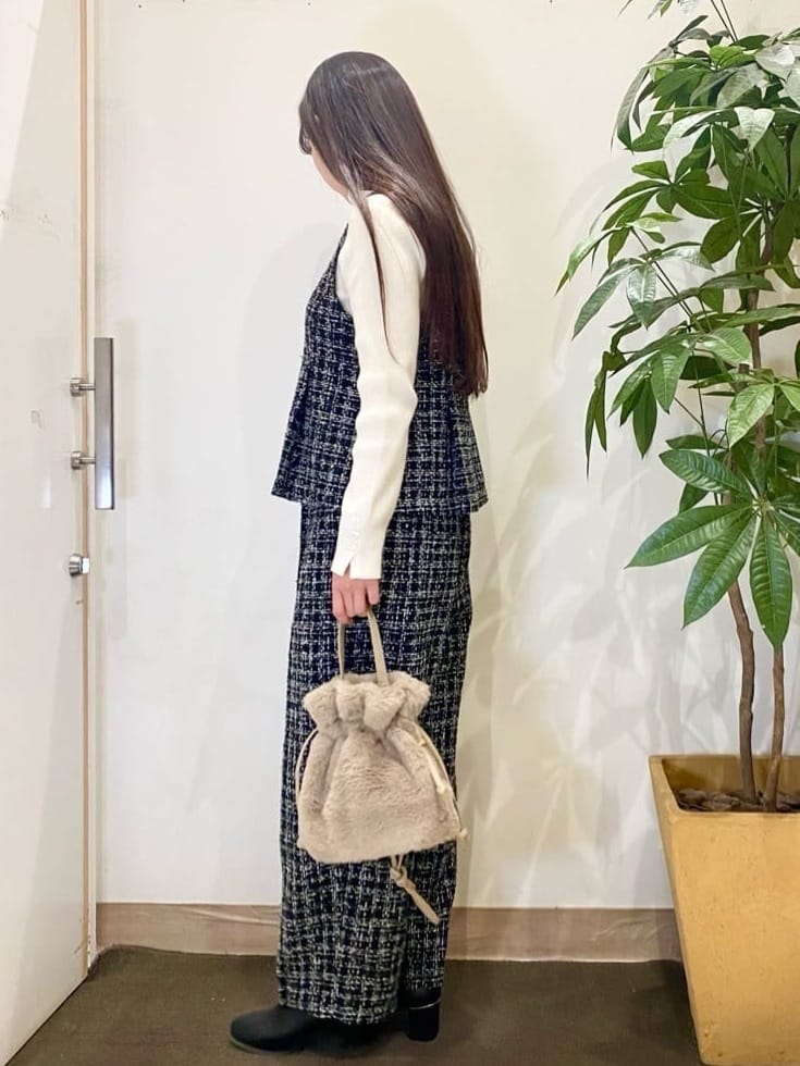 AYUMIさんの「SHOO･LA･RUE｜【2点セット】着るだけで決まる クラシカルなツイード調 チェック柄セットアップ」を使ったコーディネート