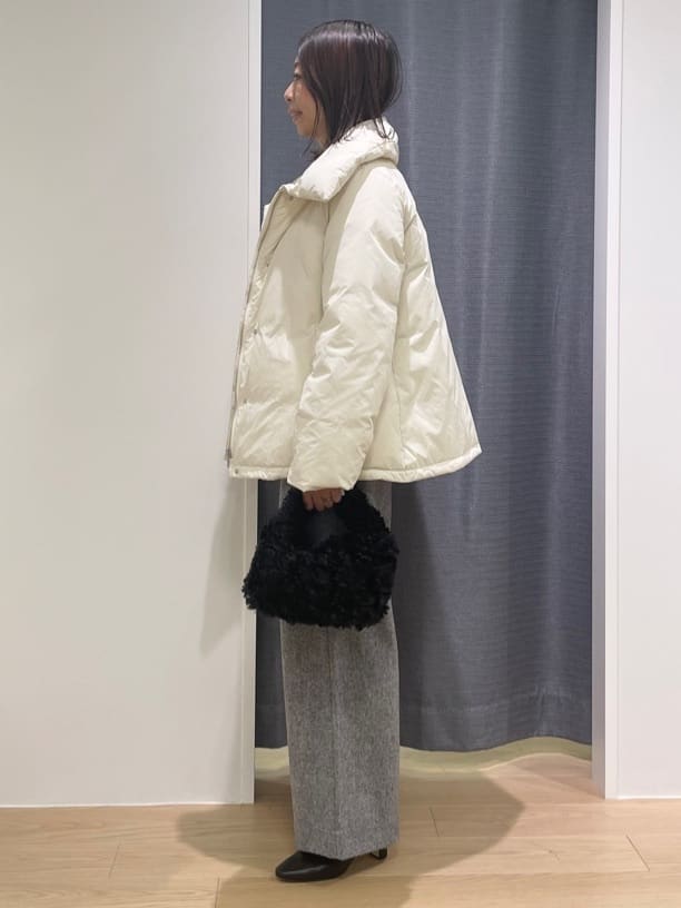 Mikoさんの「INDIVI｜【撥水／洗える／デザイン衿】ステッチレス ショートダウンコート」を使ったコーディネート