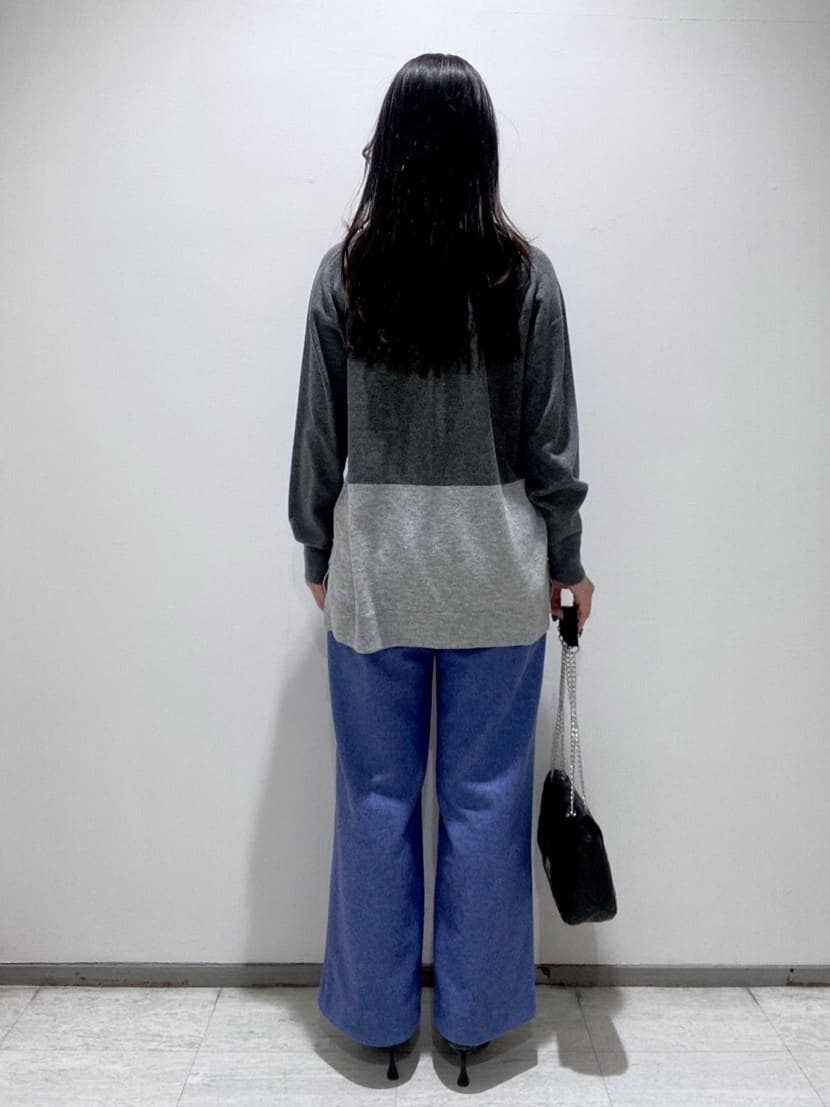 meiさんの「INDIVI｜【洗える／チュニック丈／カシミヤ混】スリットデザインVネックニット」を使ったコーディネート