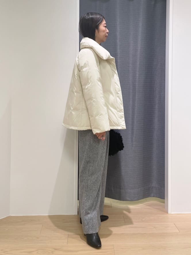 Mikoさんの「INDIVI｜【撥水／洗える／デザイン衿】ステッチレス ショートダウンコート」を使ったコーディネート