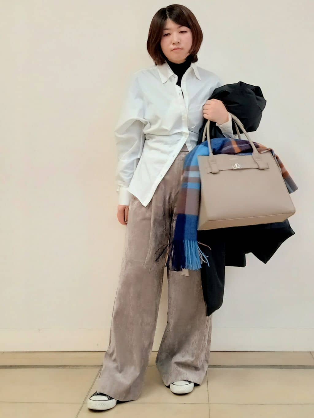 emiさんの「DRESSTERIOR｜ソフト別珍イージーパンツ」を使ったコーディネート