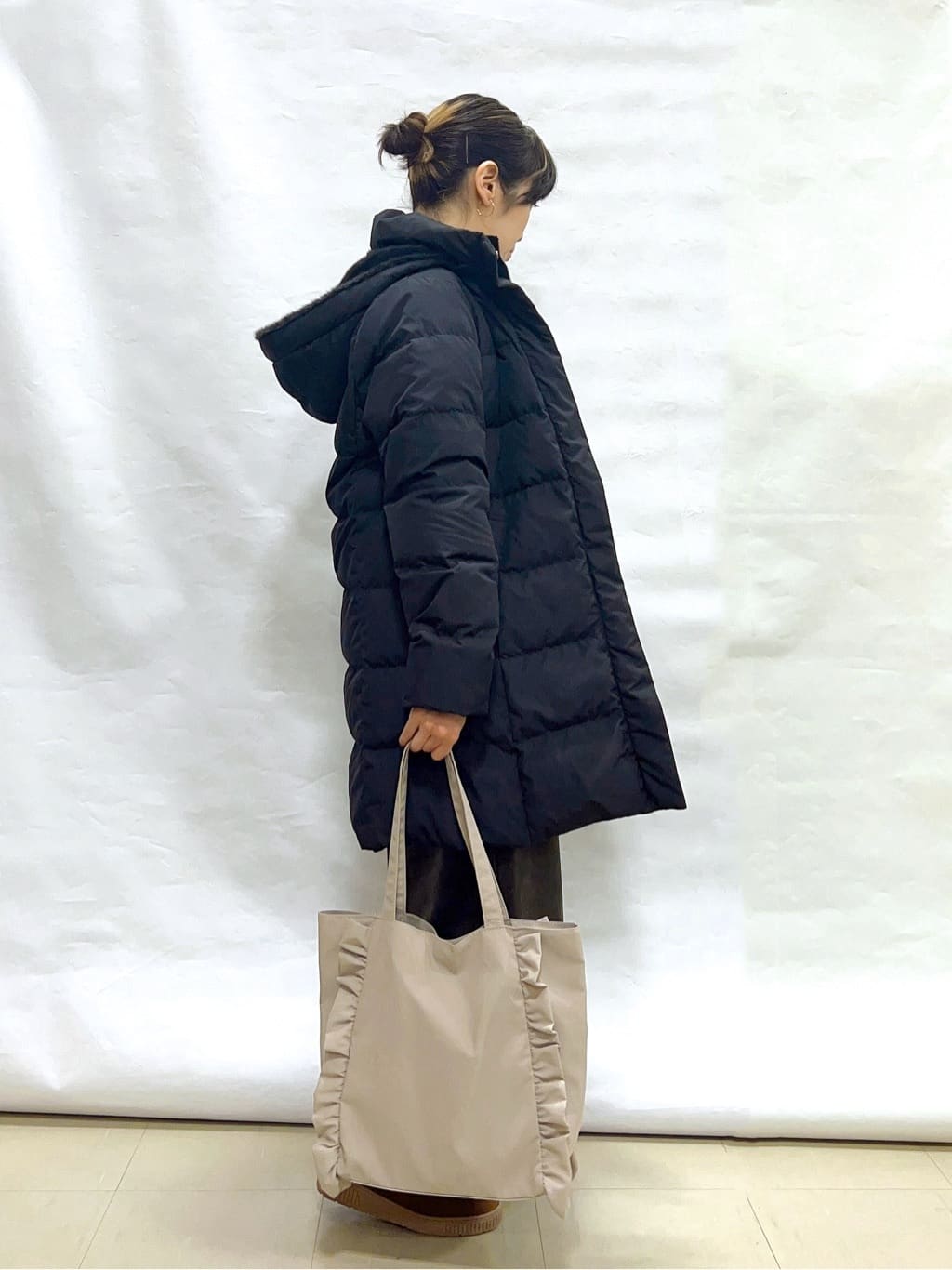 まっつんさんの「SHOO･LA･RUE｜【洗濯機可/撥水】フェイクファーフード ロングダウン」を使ったコーディネート