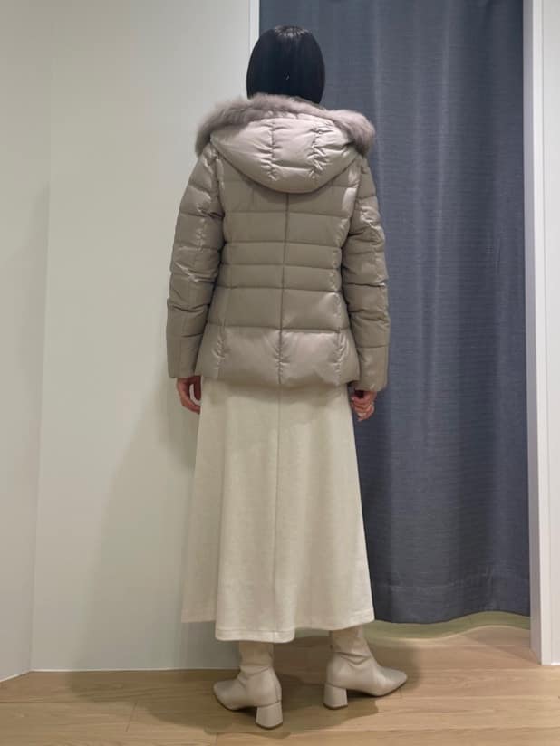 Mikoさんの「INDIVI｜【名品／撥水／抗菌防臭】ショート丈リサイクルダウンコート」を使ったコーディネート