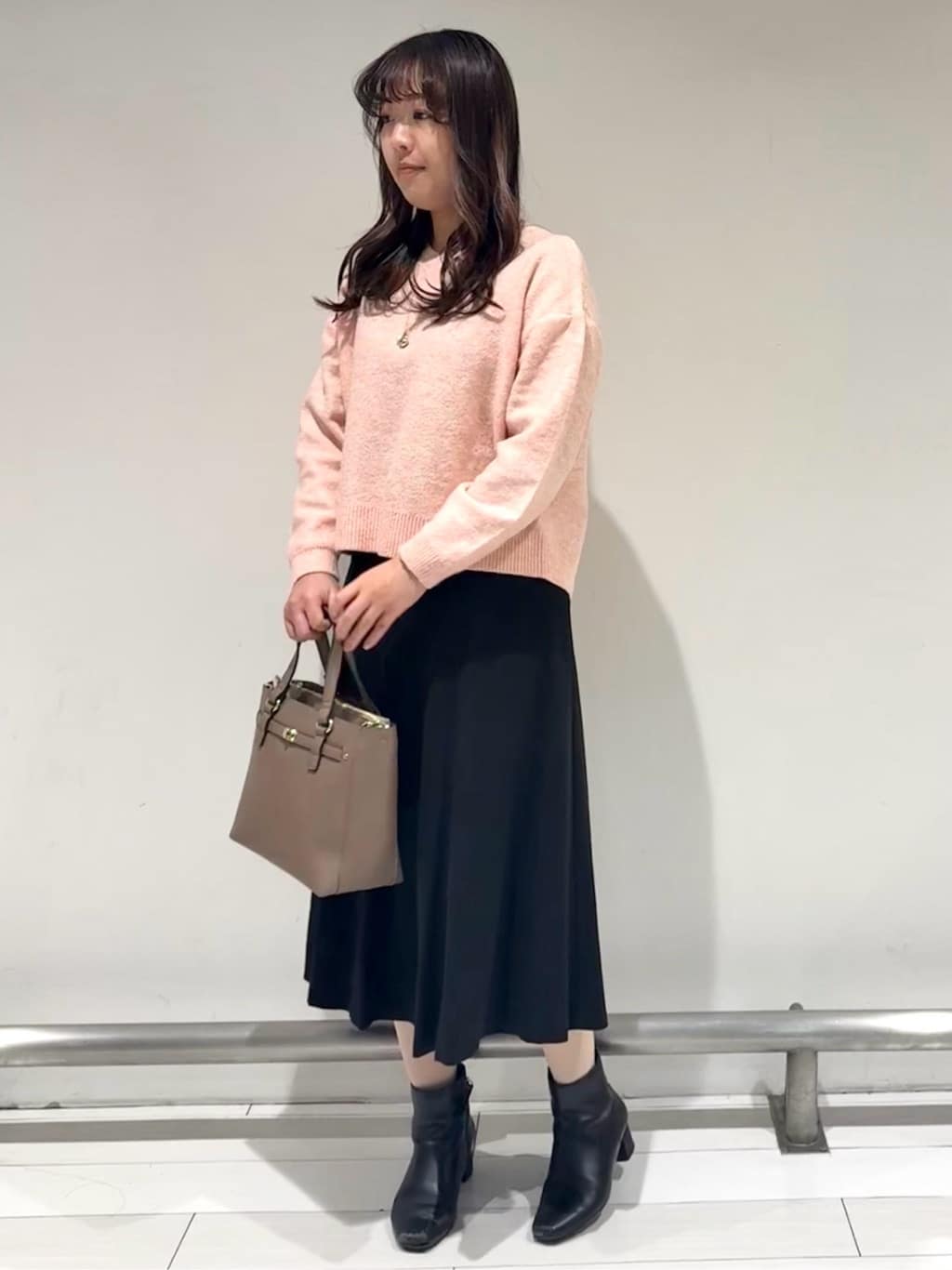 Azusaさんの「Reflect｜【選べる5色／ゆったりシルエット】Vネックスパンコールニット」を使ったコーディネート