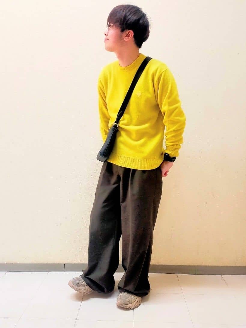nerさんの「TAKEO KIKUCHI｜【Air Palette Knit】ワンポイント カラーニット プルオーバー」を使ったコーディネート