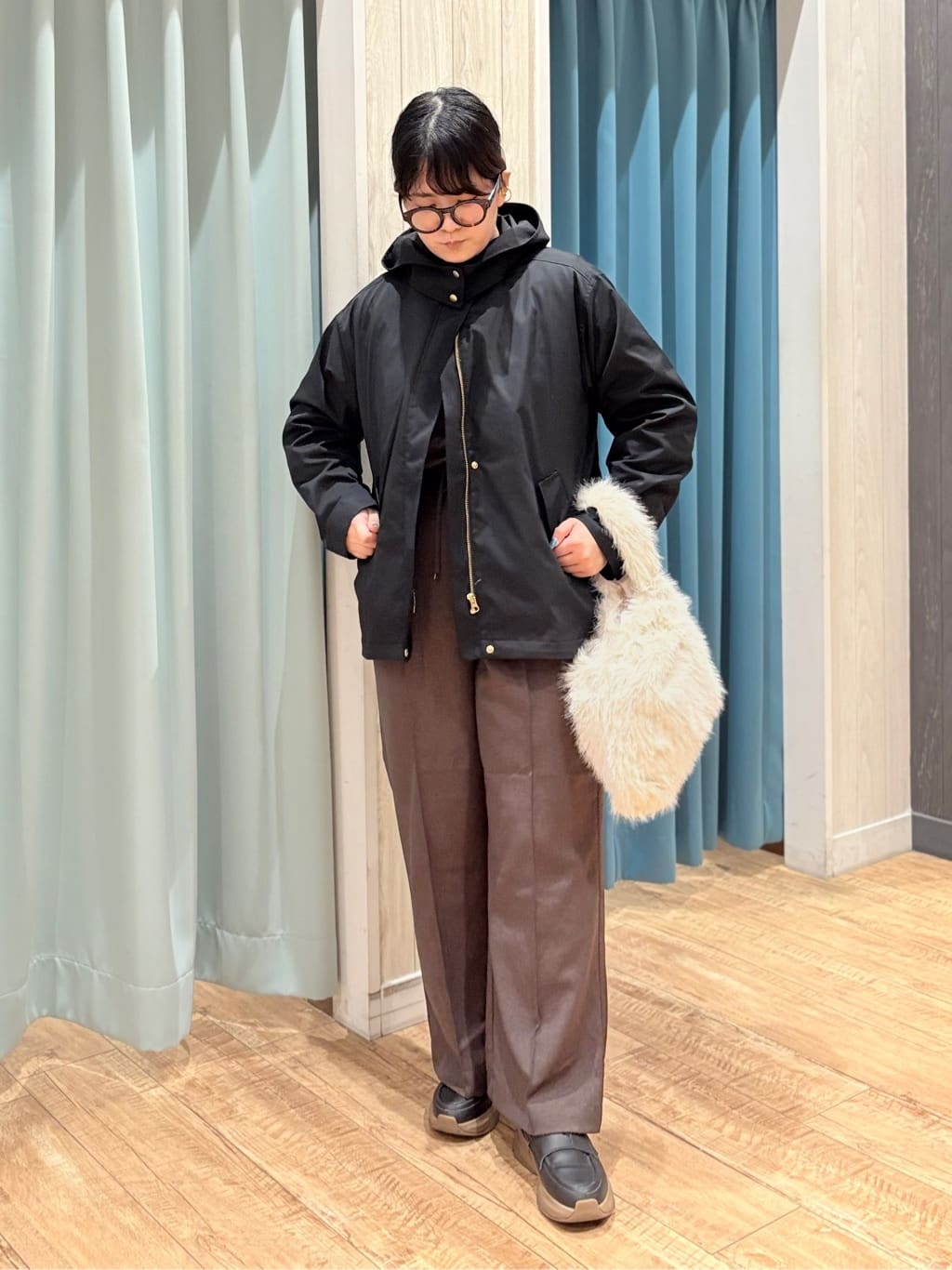 砂糖さんの「SHOO･LA･RUE｜【洗濯機可/S-LL/高レビュー】上品シルエットで美しい イージーワイドパンツ」を使ったコーディネート