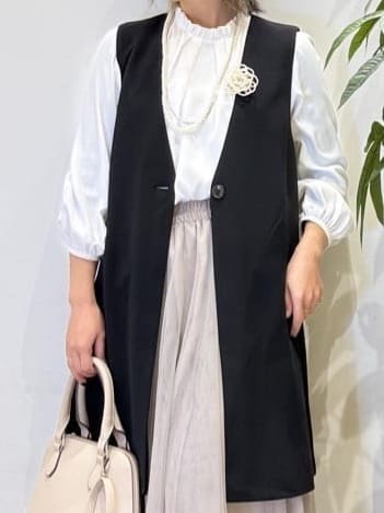 misakiさんの「SHOO･LA･RUE｜【洗濯機可/セットアップ可/S-3L】きちんと楽に。カットジョーゼット ロングジレ」を使ったコーディネート