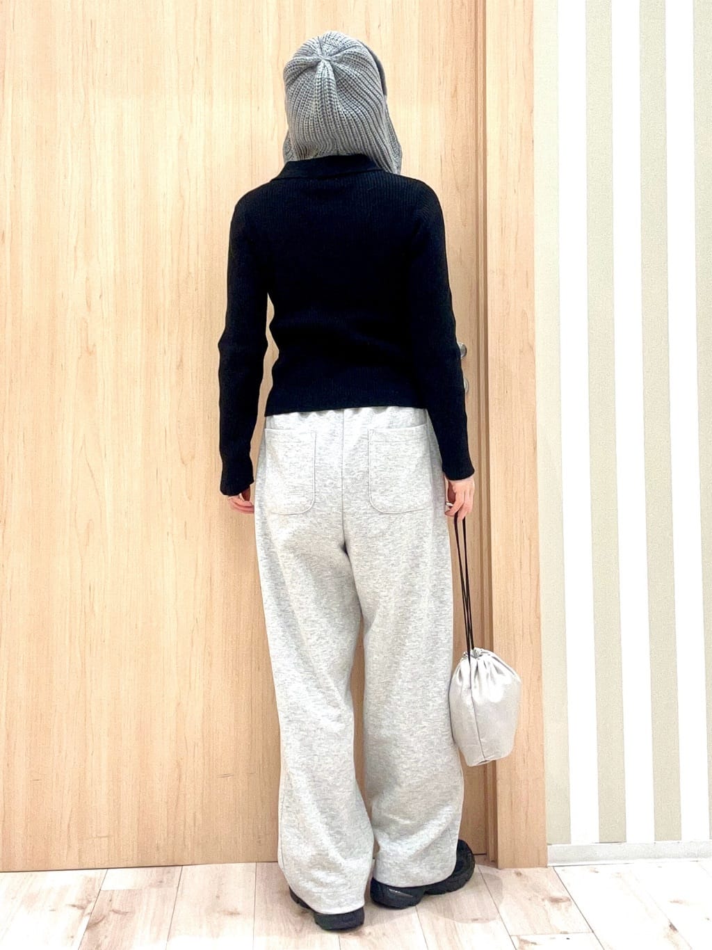 ririさんの「SHOO･LA･RUE｜【洗濯機可/S-LL】シルエットが変えられる 楽ちんスウェットパンツ」を使ったコーディネート
