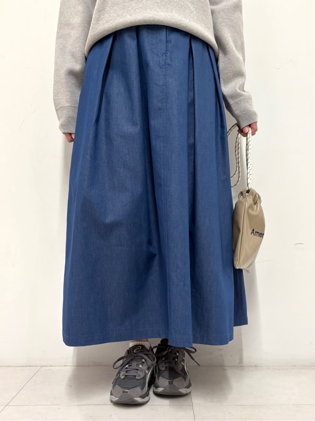 Nishijimaさんの「DRESSTERIOR｜【接触冷感/吸水速乾】クールタッチ デニムライク タックスカート」を使ったコーディネート
