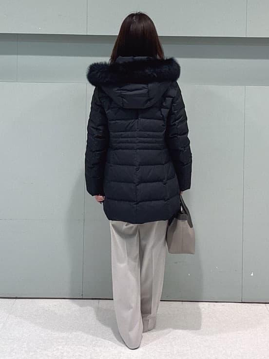 makiさんの「UNTITLED｜【はっ水機能/フード取り外し可】ミディダウンコート」を使ったコーディネート