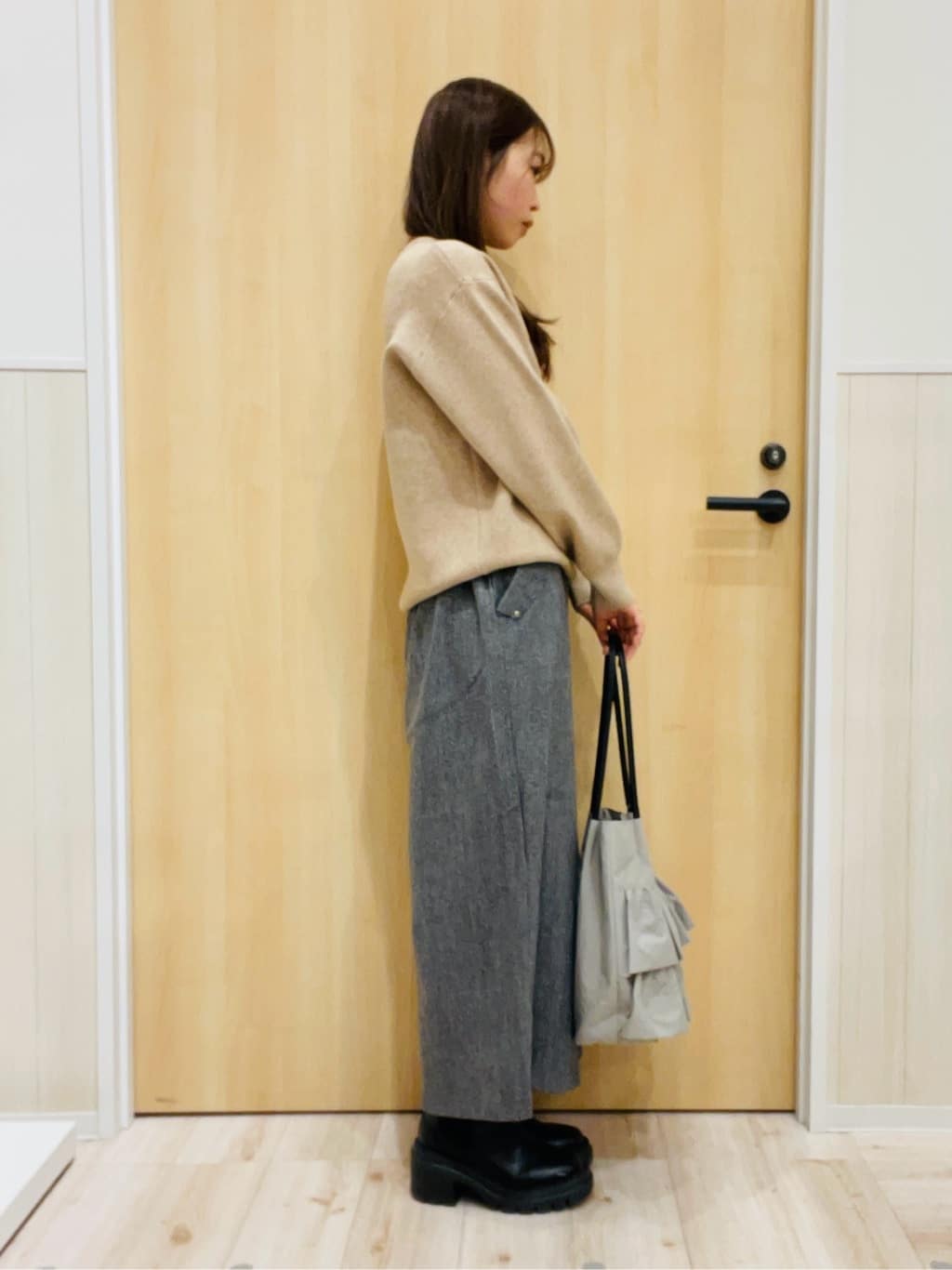 minamiさんの「SHOO･LA･RUE｜【洗濯機可/S-LL】もちもちタッチ スウェットライクロゴニット」を使ったコーディネート