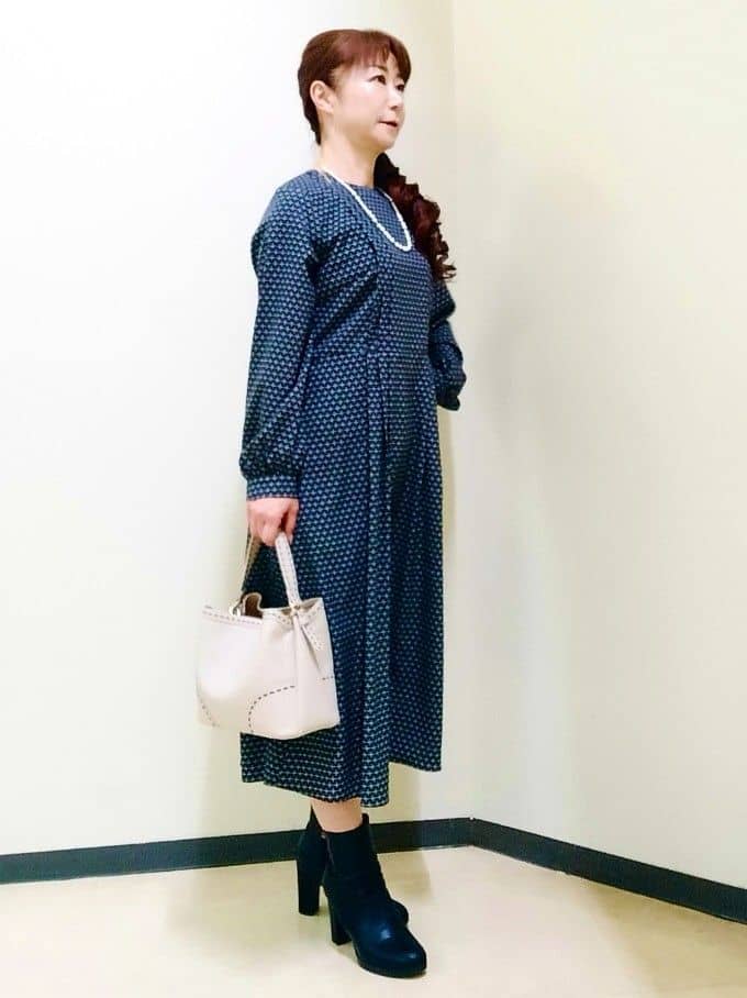 花さんの「Reflect｜【通勤/お出かけ◎】ジオメプリントクラシカルワンピース」を使ったコーディネート