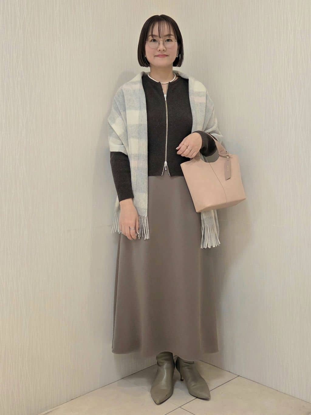 naokoさんの「UNTITLED｜【ゆったりサイズ／着丈短め】ジップニットカーディガン」を使ったコーディネート