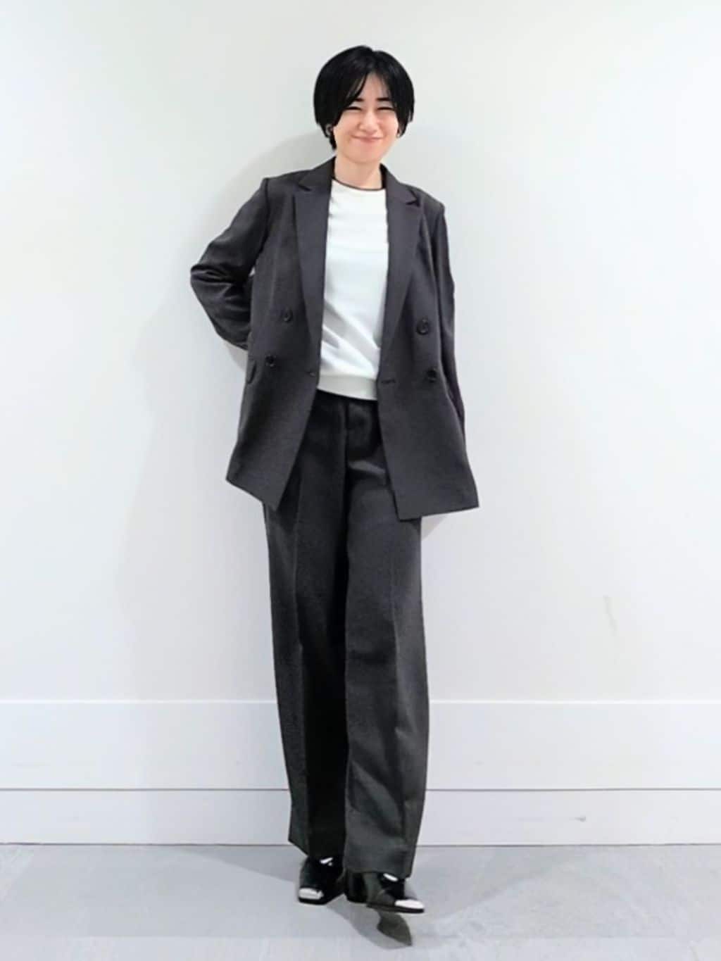 ミズタさんの「UNTITLED｜【新色追加/セットアップ可】エアリー ダブルブレストジャケット」を使ったコーディネート
