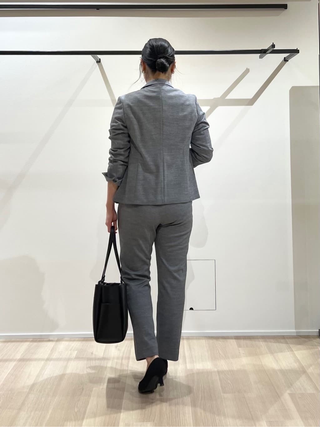 TOMOMIさんの「UNTITLED｜【洗えるスーツ／ストレッチ】ウール混ジャージ テーラードジャケット」を使ったコーディネート