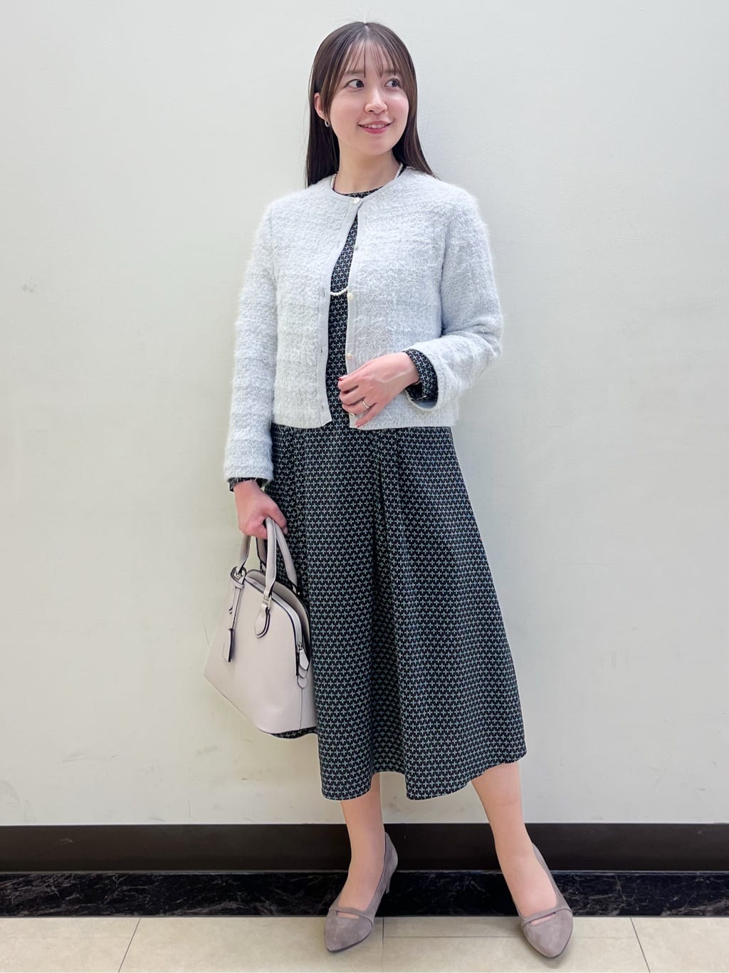 mikikoさんの「Reflect｜【お食事会やお出かけに◎】ふんわりジャカード編みカーディガン」を使ったコーディネート