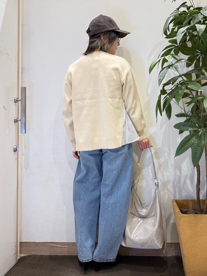 misakiさんの「SHOO･LA･RUE｜【洗濯機可/S-LL/体型カバー】横姿もきれい見え スポンディッシュ Aライントップス」を使ったコーディネート